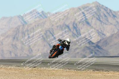 media/Dec-01-2025-Moto Forza (Mon) [[2daa91e15f]]/3-Beginner Group/Session 4 Turn 9/